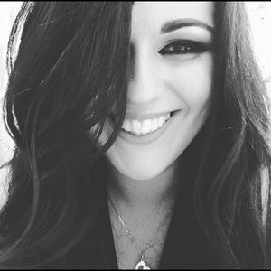 Meet your Posher, Debora